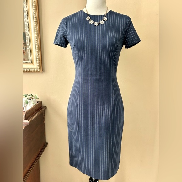 Banana Republic Navy Blue Pinstripe Sheath Dress Short Sleeve Size 4 - Picture 4 of 11